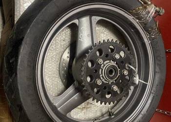 Honda CB 400 F tylne koło felga opona ośka zębatka C384 Honda CB 400 F tylne koło felga opona ośka zębatka C384