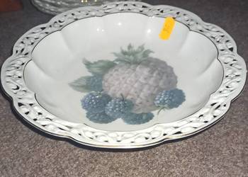Patera z ananasem, z ażurem.   Sygnatura numeryczna.   Biała Patera z ananasem, z ażurem.   Sygnatura numeryczna.   Biała