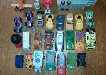 Zestaw autek i pojazdów z bajki Auta (Cars)