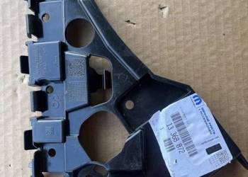 OPEL ASTRA J 2013- MOCOWANIE UCHWYT ZDERZAKA PRZÓD ŚLIZG LEWY 13368872