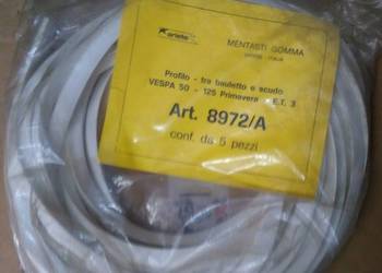 GUMOWA USZCZELKA PRZEDNIEJ OSŁONY PIAGGIO VESPA ET3 50 125