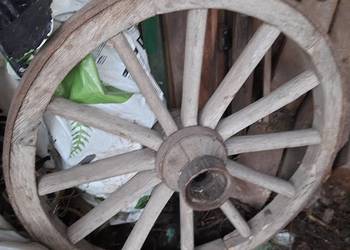 Stare koła drewniane z metalowa obręczą, cena za sztukę