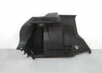 TAPICERKA BOCZEK  BAGAŻNIKA LEWY TYŁ  Suzuki Baleno II (2015-2022)