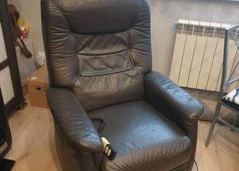 Fotel elektryczny z funkcją pionizującą