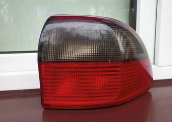 Opel Omega B sedan lampa tył tylna prawa w błotnik narożna wkład oprawka