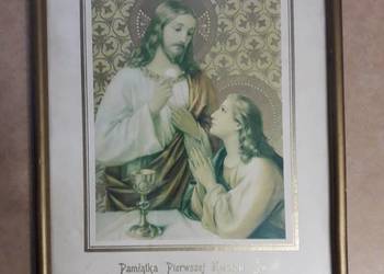 Drewniana ramka 26,5x36,5 cm, oszklona. Wewnątrz komunijny obrazek z 1963 r