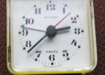 Budzik Quartz, plastikowy, czarny, produkcji niemieckiej, zasilany baterią