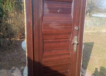 Drzwi zewnętrzne z ościeżnicą