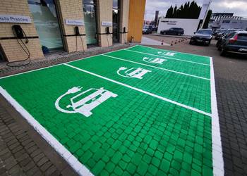 Oznakowanie poziome malowanie dróg miejsc pasów znaki pasy