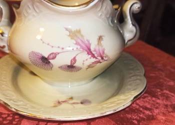 Sosjerka porcelanowa, syg. numeryczna-98. W kolorze ecru. Sosjerka porcelanowa, syg. numeryczna-98. W kolorze ecru.