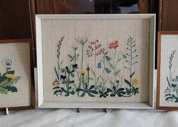 Urocze trzy obrazy haftowane ręcznie Polne kwiaty lata 60./70. drewniane ra