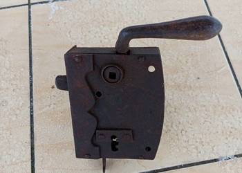 Zamek drzwi drewnianych (stary)