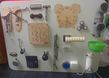 Tablica edukacyjna recznie robiona dla dziecka