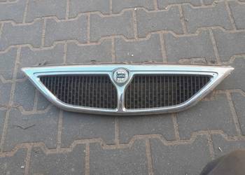 Lancia ypsilon atrapa gril