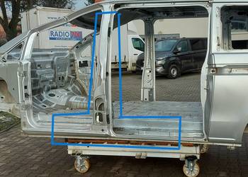 Mercedes EQV w447 V-klasa próg lewy słupek środkowy b lewa strona bok