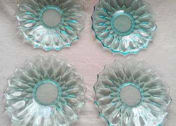 Zestaw 4 talerzyków z zielonego szkła prasowanego, I połowa XX w.