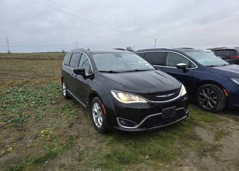 Chrysler pacifica 2018r touring L wersja 8osób