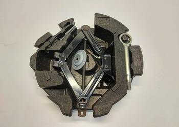 Subaru WRX STI 2015r zestaw naprawczy koła lewarek klucz hak 97035aj0320