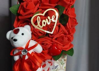 Kompozycja z róż. Gotowy prezent do wręczenia