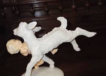Figurka Putto z koziołkiem. Schaubach Kunst. Projekt K. Steiner. 1926-1952