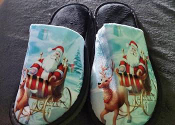 Ciapcie domowe z motywem świątecznym.