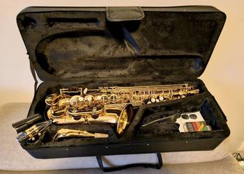 Saxofon altowy Es. Z futerałem, ustnikiem i innym asortymentem