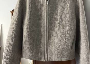 Modna kurtka lub żakiet XS w neutralnym beżowo szarym kolorze, na zamek z p