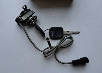 NOWY oryginalny prawy cylinder zamka z kluczykami Audi 80 / 100 893837064H