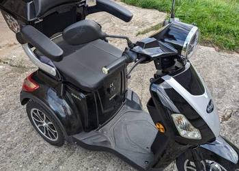 Wózek elektryczny trzykołowy inwalidzki