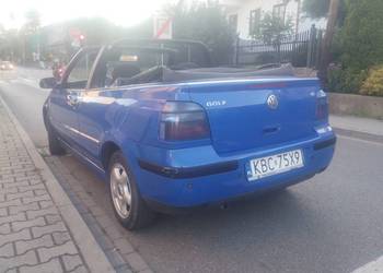 ladny niebieski golf cabrio