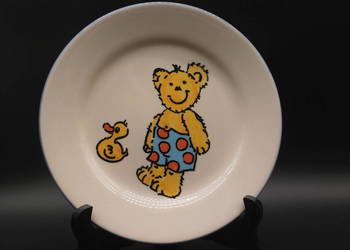 Talerz ceramiczny Zeller Keramik z motywem misia i kaczki.