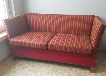 Stara sofa dwuosobowa