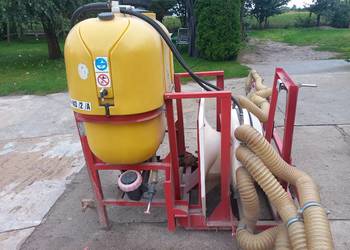 Opryskiwacz do truskawek z nadmuchem