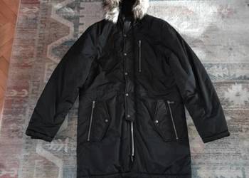 Czarna długa kurtka z kapturem