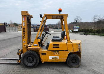 wózek widłowy KOMATSU FD25 przesuw pompowane koła 2500kg 3.30m ISUZU diesel