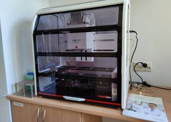 Stacja pipetująca wraz z pipetami, wyposażenie laboratorium