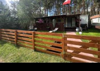 Domek holenderski wraz z tarasem i ogrodzeniem na dzierżawionej dzialce