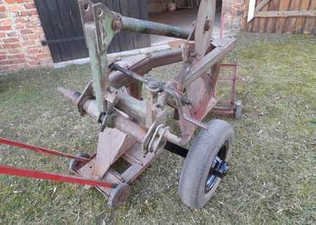 Pług do ciągnika dwuskibowy