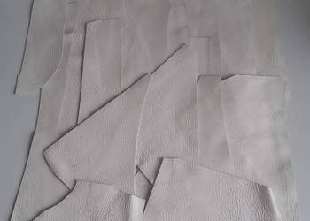 Skóra (395 g) Licowa Włoska średnie i małe kawałki Biały różne odcienie