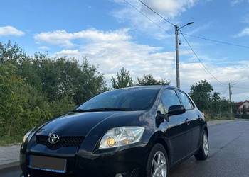 Toyota Auris 2.0 D-4D – ekonomiczny i wygodny kompakt