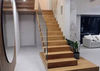 Schody dywanowe,  samonośne i na beton.