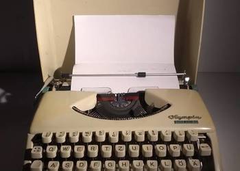 Maszyna do pisania retro prl Olympia Splendid 33