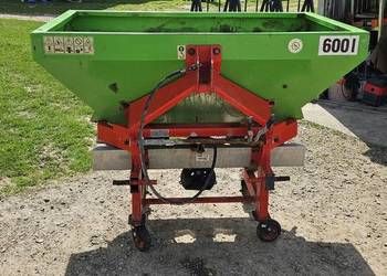 Rozsiewacz nawozu Strumyk 600L hydraulicznie otwierany