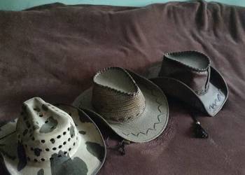 Kapelusze różnego rodzaju, starannie wykonane