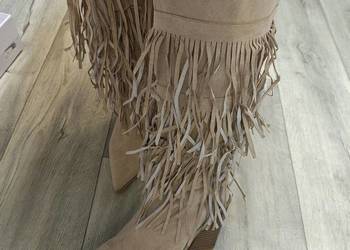 (42) Beżowe, bogato zdobione frędzlami Kozaki kowbojki, NOWE