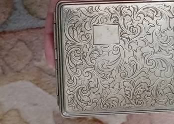 ZABYTKOWA METALOWA PAPIEROSNICA WEWN TRWALE ZABRUDZENIE