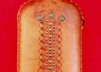 Piersiówka w skórze