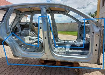 Audi Q7 II LIFT 4M0 TFSI cały próg słupek prawy a b środkowy poszycie