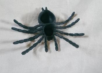 Pająk sztuczny maskotka.