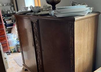 Komoda dębowa z pięknymi pasami rzeźb-  wyższa